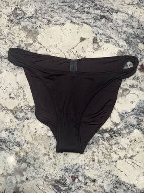 New Skims Signature swim dipped mid coverage bottom size Small